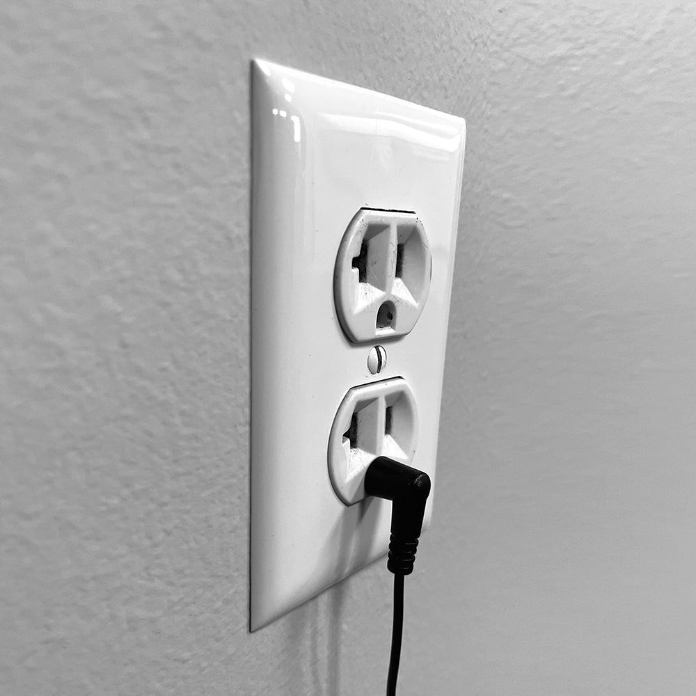 Outlet with banana plug