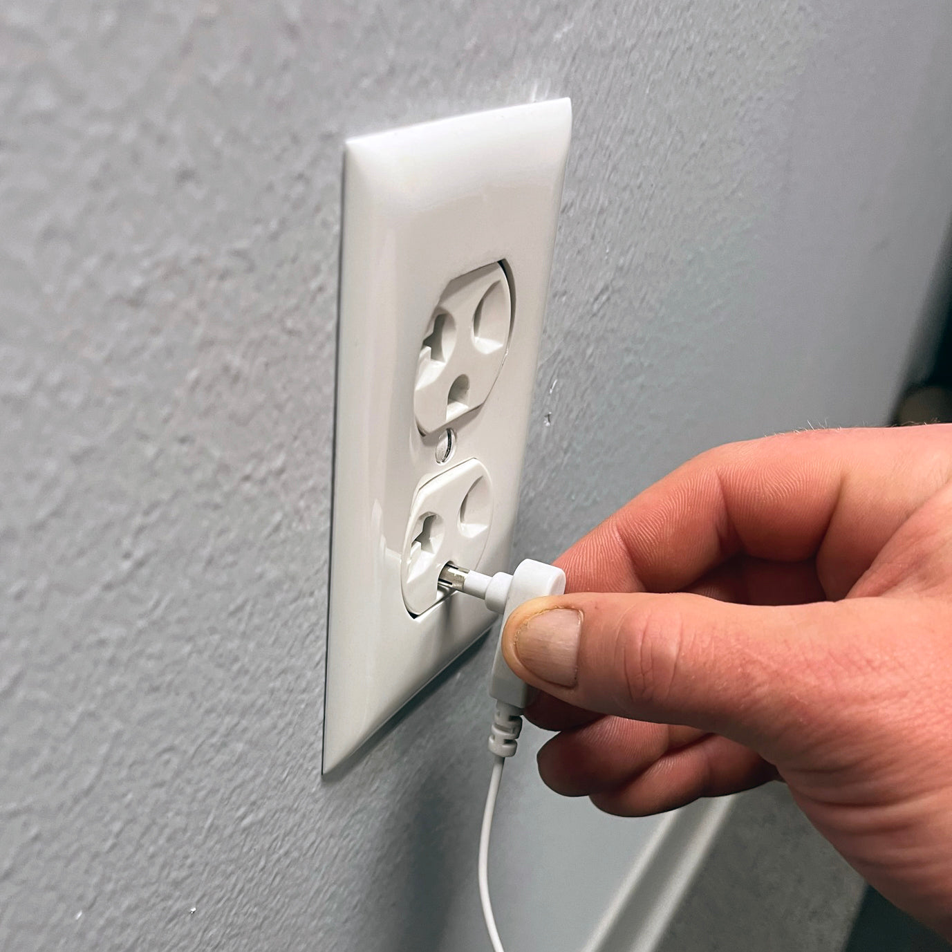 ESD Grounding Cable with 4mm Snap and USA Outlet Plug, 20ft Long